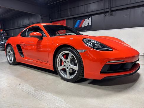Used 2018 Porsche 718 Cayman S RWD image 2