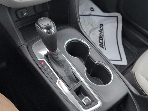 Used 2018 Chevrolet Equinox LS image 30