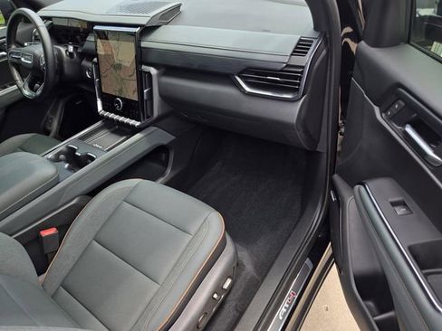 Used 2025 GMC Acadia AT4 AWD/4WD image 7