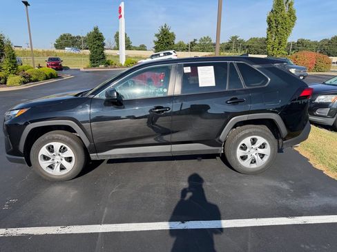Used 2025 Toyota RAV4 LE AWD/4WD image 9