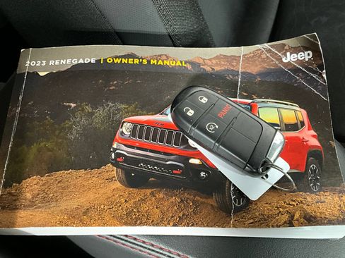 Used 2023 Jeep Renegade Trailhawk AWD/4WD image 14