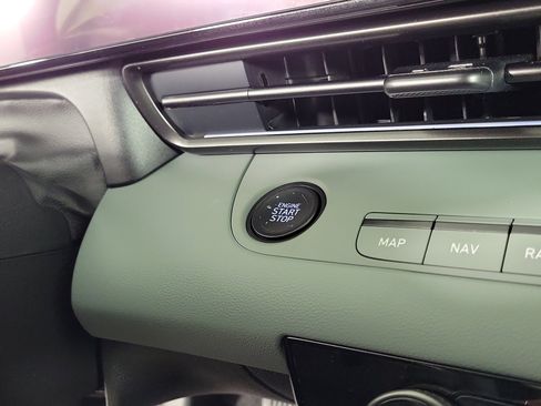 New 2025 Hyundai Elantra Limited image 17