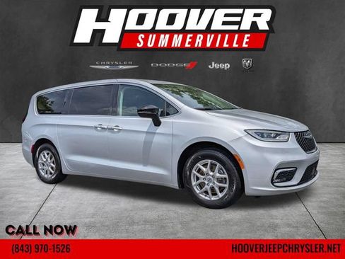 Used 2024 Chrysler Pacifica Touring-L FWD image 1
