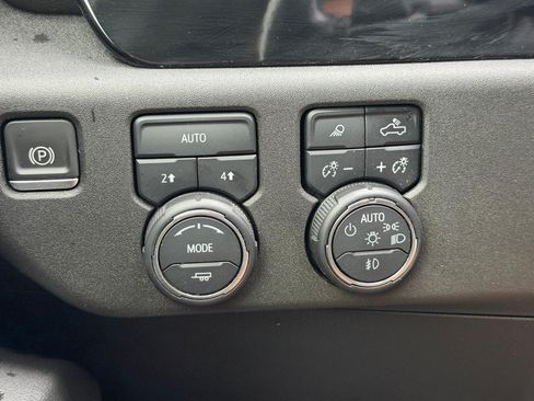 Used 2023 Chevrolet Silverado 1500 LTZ AWD/4WD image 17