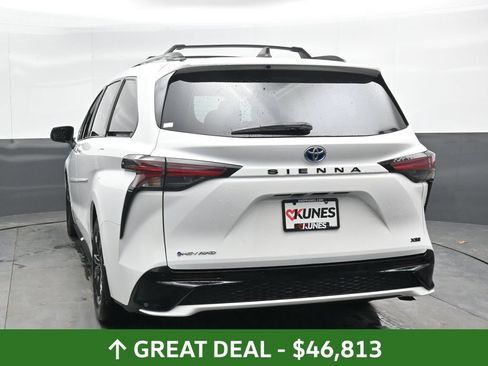 Used 2025 Toyota Sienna XSE AWD/4WD image 5