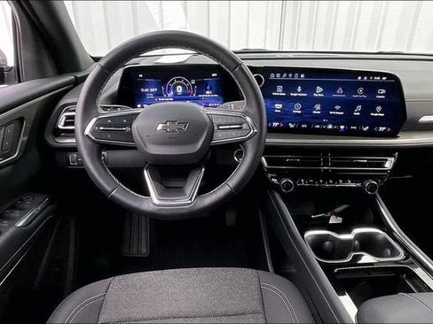 Certified 2024 Chevrolet Traverse LS w/ Midnight/Sport Edition FWD image 5