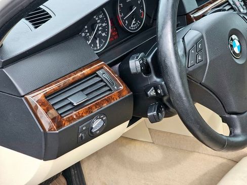 Used 2010 BMW 528i xDrive Sedan image 16