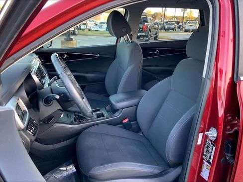 Used 2019 Kia Sorento S image 8