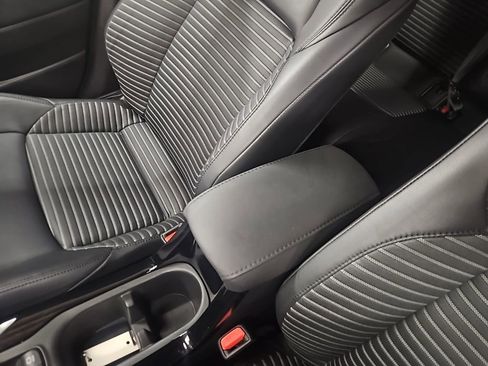 Used 2023 Toyota Corolla Cross XSE image 15