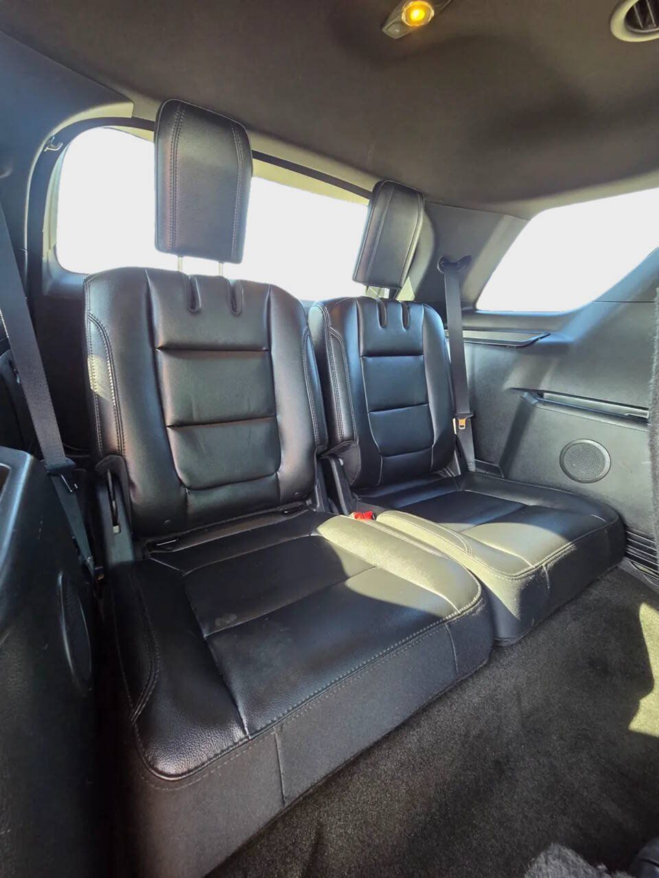 Used 2017 Ford Explorer XLT w/ Equipment Group 202A AWD/4WD image 15