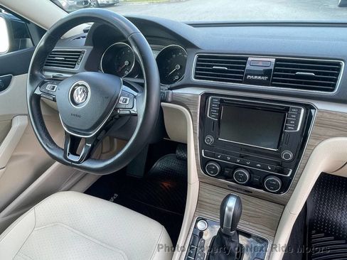 Used 2018 Volkswagen Passat 2.0T SE FWD image 18