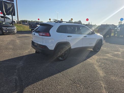 Used 2017 Jeep Cherokee Sport AWD/4WD image 4