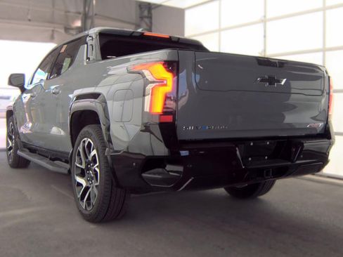 Used 2025 Chevrolet Silverado EV RST AWD/4WD image 4