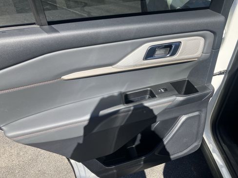 Certified 2025 Ford Explorer Active image 15