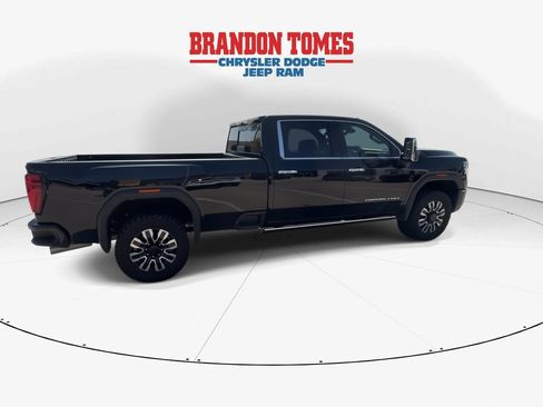 Used 2024 GMC Sierra 3500 Denali Ultimate AWD/4WD image 4