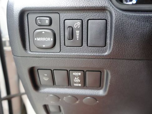 Used 2019 Toyota 4Runner SR5 AWD/4WD image 31