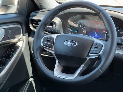 Used 2023 Ford Explorer XLT image 13