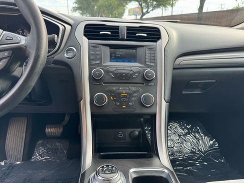 Used 2018 Ford Fusion S FWD image 17
