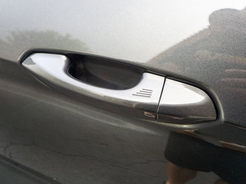 Used 2018 Ford Mustang GT image 9