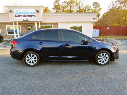 Used 2021 Toyota Corolla LE image 6