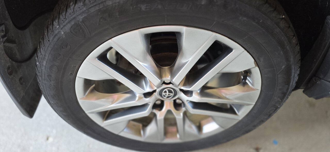 Used 2020 Toyota RAV4 XLE Premium AWD/4WD image 32