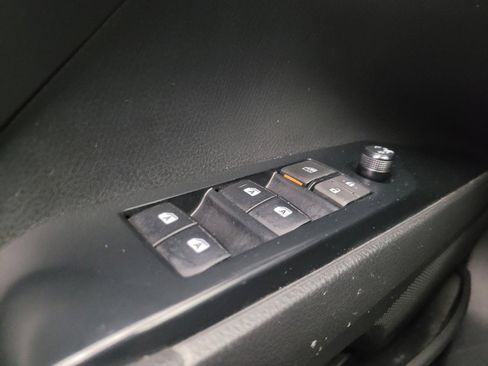 Used 2020 Toyota Camry LE w/ Carpet Mat Package FWD image 27
