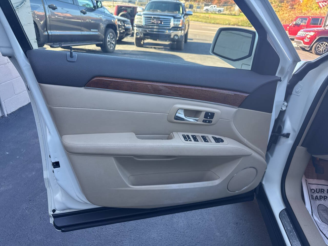 Used 2008 Cadillac SRX AWD w/ Utility Package image 14