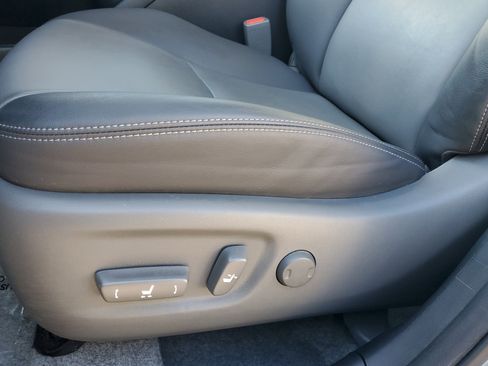 Used 2015 Toyota Prius Five image 21