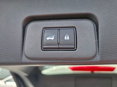 Used 2025 Nissan Rogue SL w/ Tech Package FWD image 11