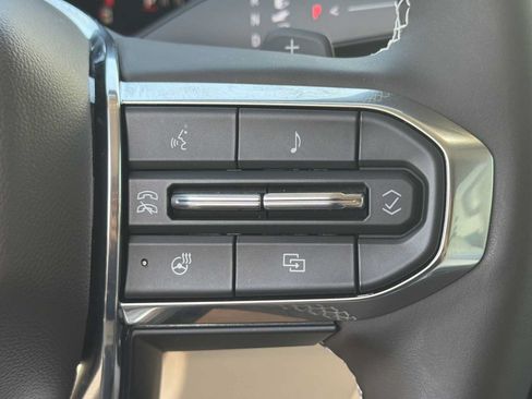 Used 2025 GMC Acadia Denali w/ Super Cruise Package FWD image 11