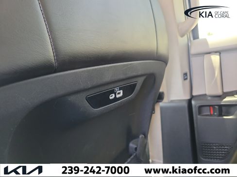 Used 2023 Chrysler Pacifica Touring-L FWD image 17