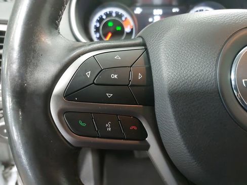 Used 2019 Jeep Cherokee Limited FWD image 15