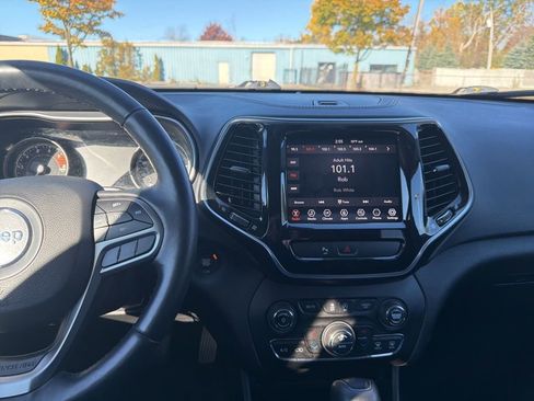 Used 2019 Jeep Cherokee Limited image 20