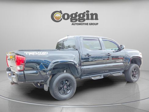 Used 2018 Toyota Tacoma TRD Sport w/ Technology Package image 6