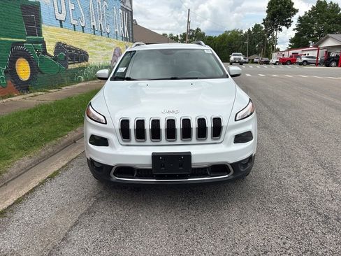 Used 2017 Jeep Cherokee Limited w/ Luxury Group AWD/4WD image 11