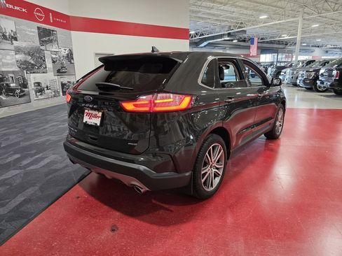 Used 2023 Ford Edge Titanium image 4