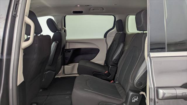 Used 2023 Chrysler Voyager LX FWD image 16