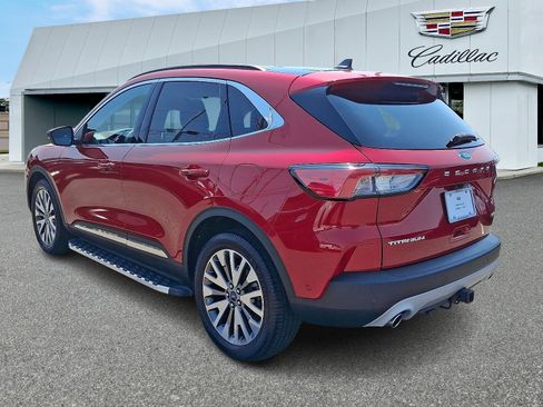 Used 2020 Ford Escape Titanium image 4