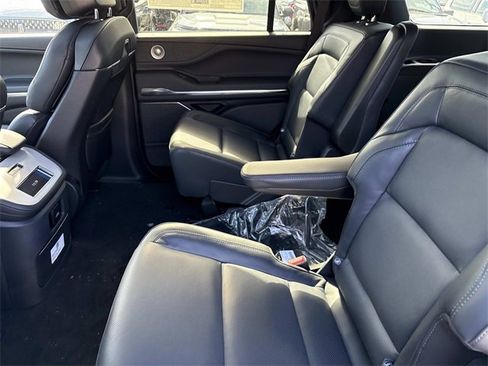 New 2025 Lincoln Navigator Reserve w/ Jet Appearance Package image 18