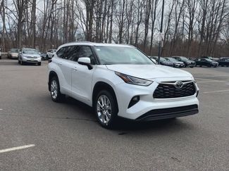 New 2026 Toyota Highlander Limited video 2