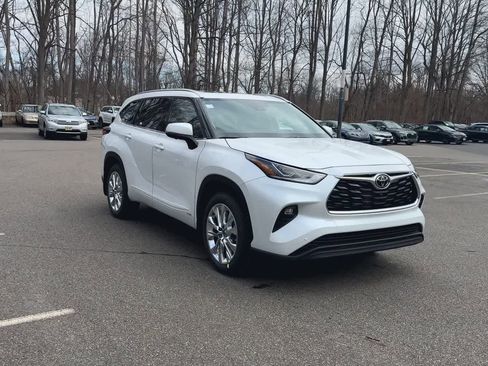 New 2026 Toyota Highlander Limited image 2