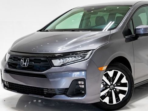 Used 2026 Honda Odyssey EX-L image 2