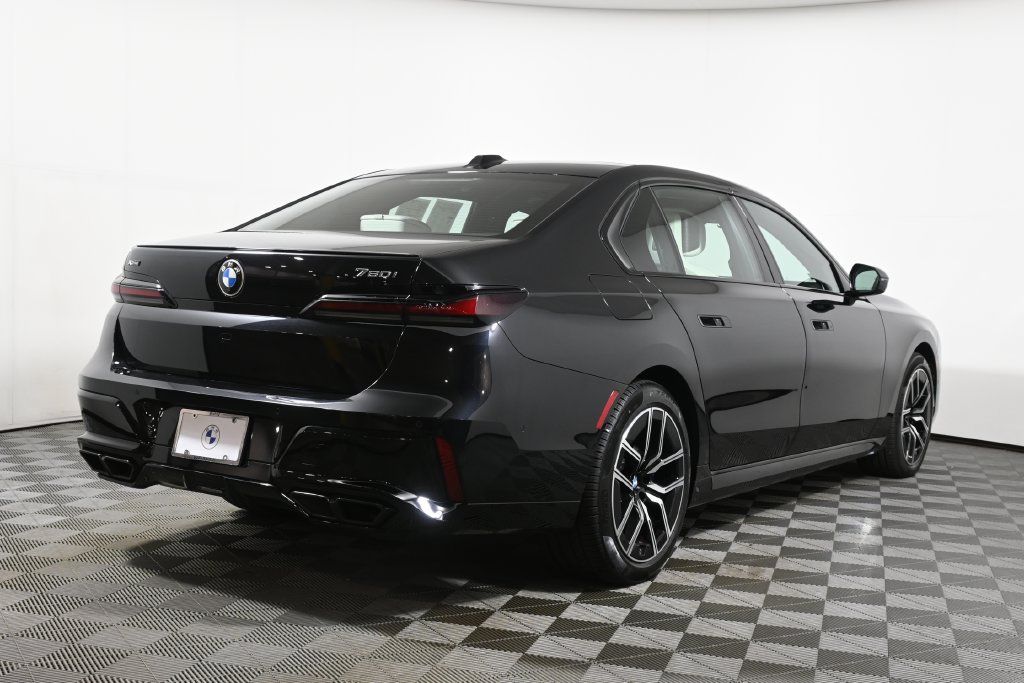 Certified 2023 BMW 760i xDrive w/ Executive Package AWD/4WD image 7