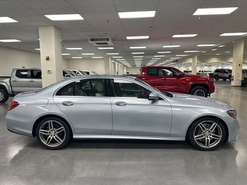 Used 2017 Mercedes-Benz E 300 4MATIC image 8