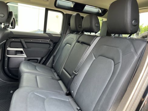 Used 2023 Land Rover Defender 110 SE AWD/4WD image 32