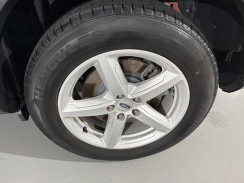 Used 2016 Ford Explorer XLT w/ Equipment Group 202A FWD image 7