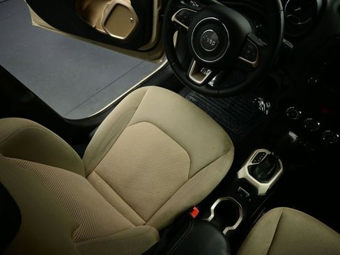 Used 2016 Jeep Renegade 75th Anniversary image 9