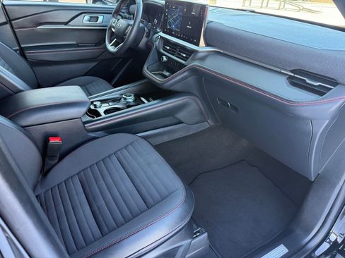 Certified 2025 Ford Explorer ST-Line image 17