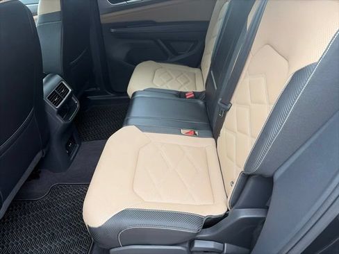 Used 2024 Volkswagen Atlas Cross Sport SE w/ Panoramic Sunroof Package AWD/4WD image 15