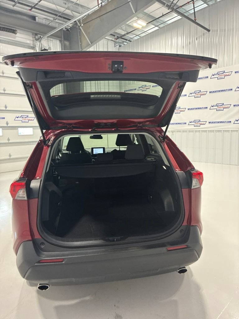 Used 2025 Toyota RAV4 XLE AWD/4WD image 32